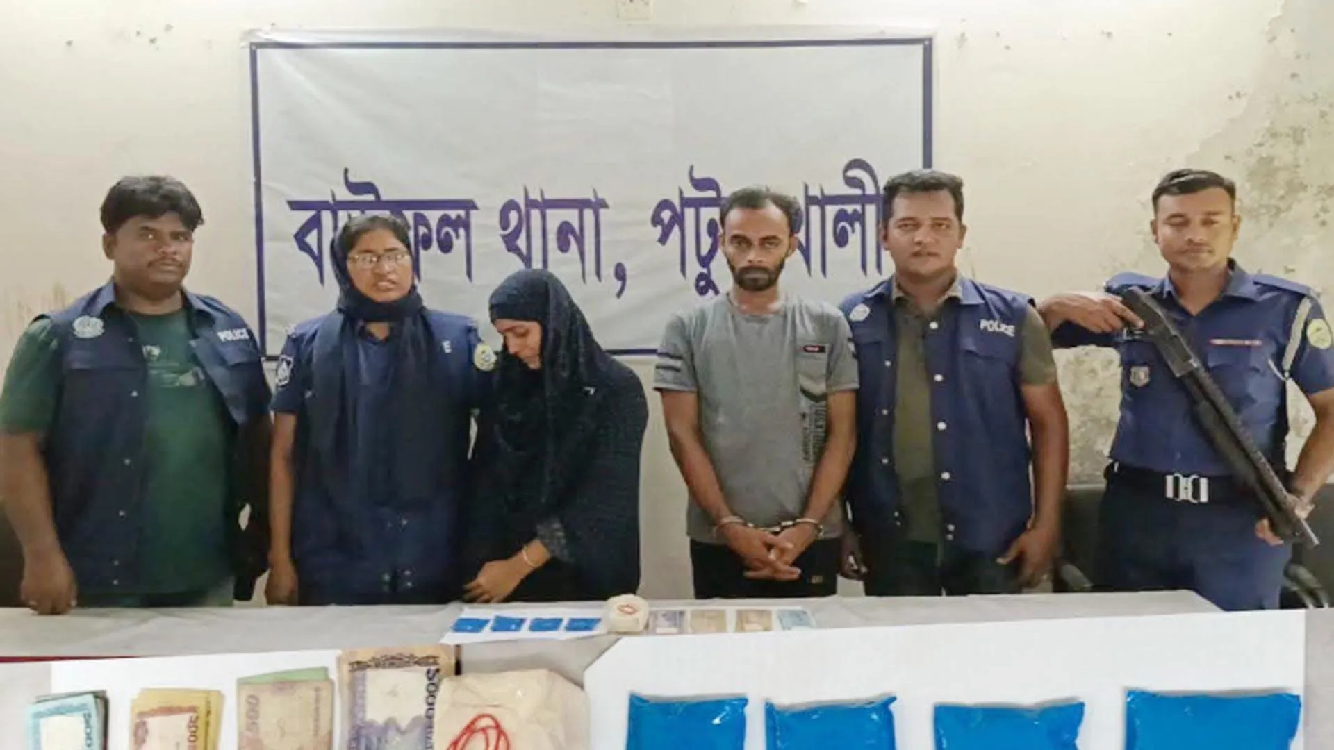 বাউফলে ৮০০ পিস ইয়াবাসহ দুই মাদক কারবারি গ্রেপ্তার